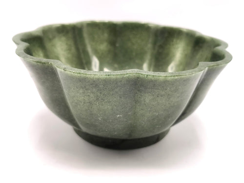 Beautiful light green quartz designer hand carved bowls - 7 inches and 730 gms (1.61 lb) - ONE BOWL ONLY