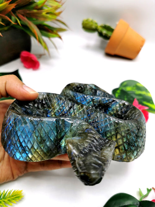 Slithering snake carving in Labradorite stone - crystal healing / chakra / reiki / energy - 5.5 inches and 625 gms (1.38 lb)