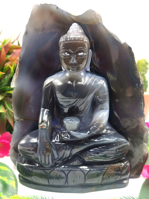 Agate Buddha - handmade carving of serene and meditating Lord Buddha - crystal/reiki/healing - 8 inches and 3.32 kg (7.30 lb)