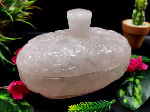 Beautiful designer rose quartz hand carved lotus bowl with covering lid - 7 inches length and 1.63 kgs (3.58 lb)