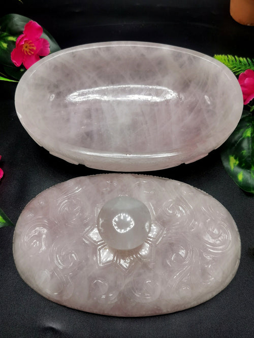 Beautiful designer rose quartz hand carved lotus bowl with covering lid - 7 inches length and 1.63 kgs (3.58 lb)