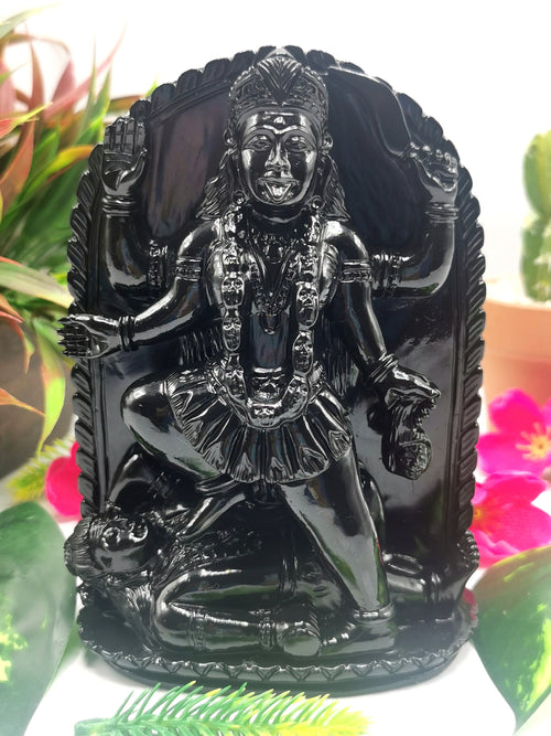 Mata Kaali statue/carving in black agate - Goddess Kali idol/murti in gemstones and crystals - 5.5 inches and 825 gms (1.81 lb)