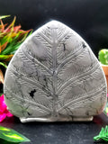 Howlite Buddha on a leaf - handmade carving of serene and meditating Lord Buddha - crystal/reiki/healing - 5.7 inches and 1.34 kg (2.95 lb)