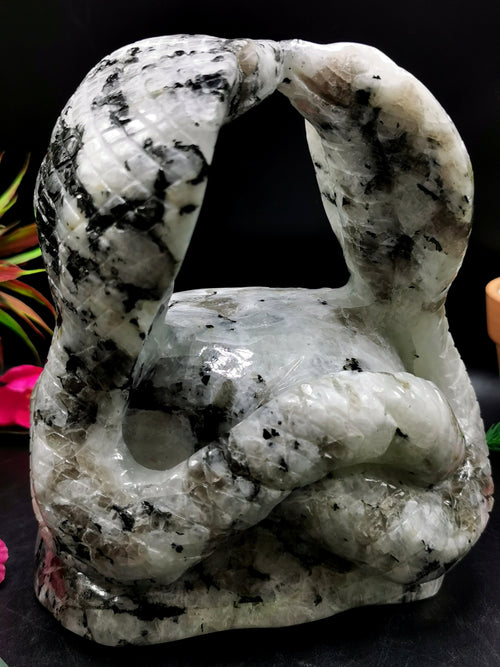 Unique carving of a pair of cobra snakes with raised hood in moonstone - crystal healing / chakra / reiki - 6 inches and 2.22 kg (4.88 lb)