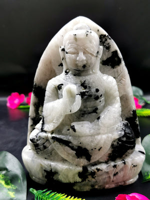 Moon stone Buddha - handmade carving of serene and meditating Lord Buddha - crystal/reiki/healing - 6 inches and 1.52 kgs (3.34 lb)