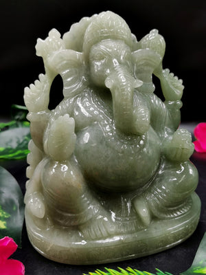 Gemstone Green Aventurine Carving of Ganesh - Lord Ganesha Idol in Crystals/Gemstone - Reiki/Chakra/Healing/Energy - 5 in and 1.67 kg (3.67 lb)