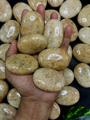 Natural Golden Quartz palmstones - ONE PIECE - crystal/chakra/reiki/healing - 76 gms weight