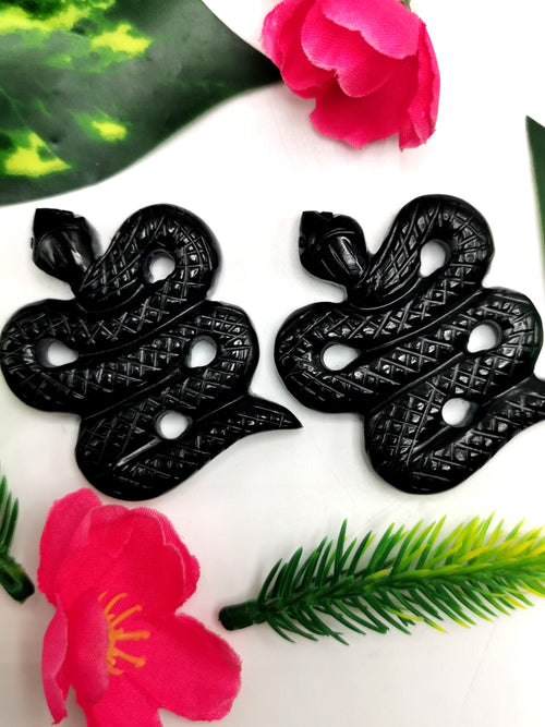 Slithering snake miniature carving in black obsidian stone - crystal healing / chakra / reiki / energy - 2.5 inch and 47 gms- ONE PIECE ONLY