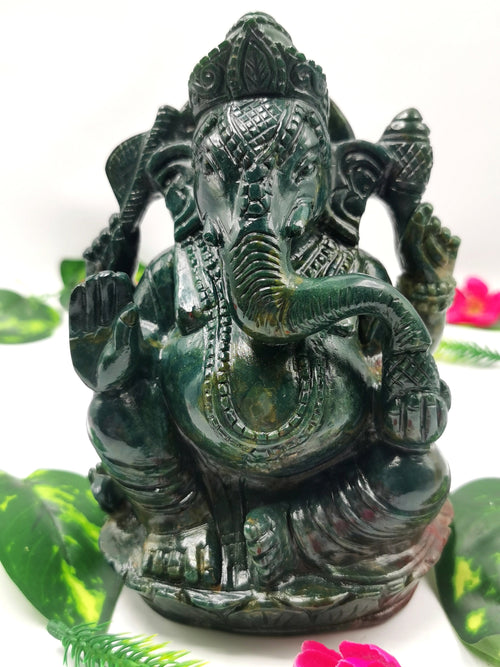 Crystal Blood stone  Ganesh statue Handmade Carving - Ganesha Idol |Sculpture in Crystals and Gemstones - 7 inches and 1.95 kgs (4.29 lb)