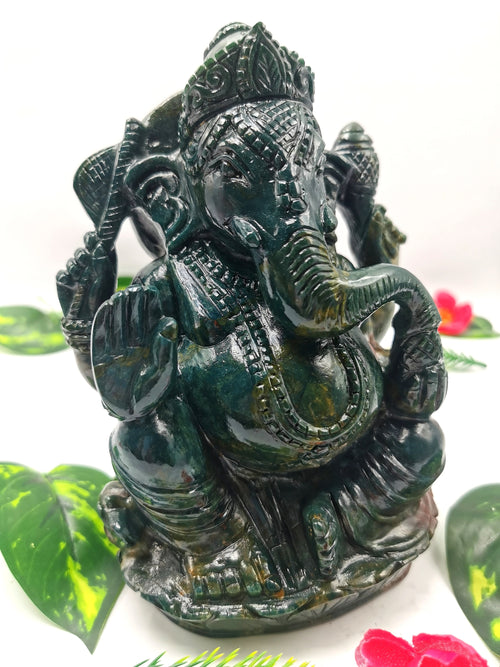 Crystal Blood stone  Ganesh statue Handmade Carving - Ganesha Idol |Sculpture in Crystals and Gemstones - 7 inches and 1.95 kgs (4.29 lb)
