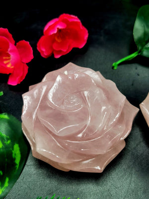 Rose Quartz crystal hand carved rose flower carvings - crystal/gemstone/reiki/chakra/healing - ONE PIECE ONLY - 3 inches and 210 gms (0.46 lb)
