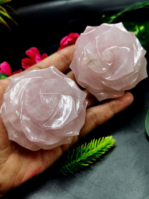 Rose Quartz crystal hand carved rose flower carvings - crystal/gemstone/reiki/chakra/healing - ONE PIECE ONLY - 3 inches and 210 gms (0.46 lb)