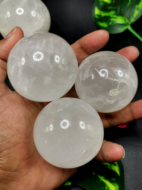 Amazing natural Clear Quartz stone sphere/ball - Energy/Reiki/Crystal Healing - 2.5 in (6.25 cms) diameter and 240 gms - ONE PIECE ONLY