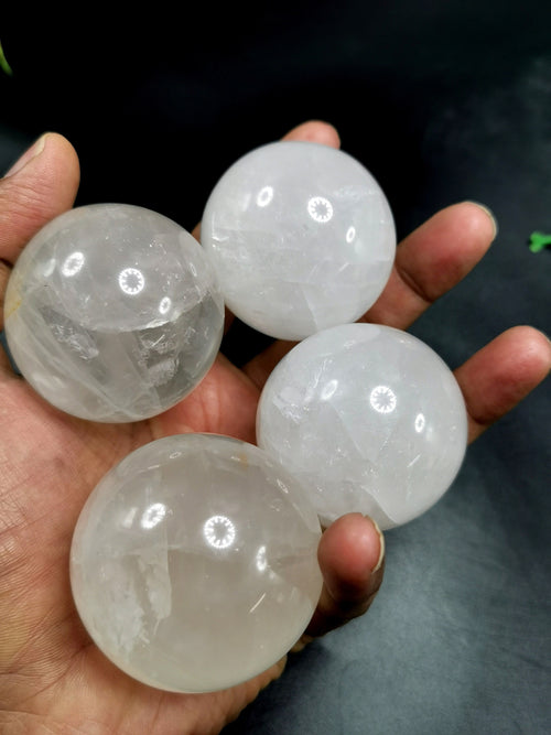 Amazing natural Clear Quartz stone sphere/ball - Energy/Reiki/Crystal Healing - 2 in (5 cms) diameter and 140 gms - ONE PIECE ONLY