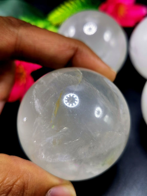 Amazing natural Clear Quartz stone sphere/ball - Energy/Reiki/Crystal Healing - 2 in (5 cms) diameter and 140 gms - ONE PIECE ONLY