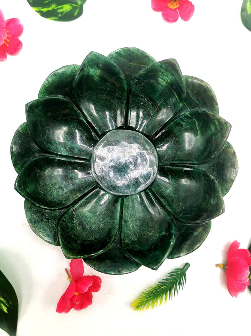 Crystal green aventurine hand carved lotus bowls - 7 inches diameter and 790 gms (1.74 lb) - ONE BOWL ONLY