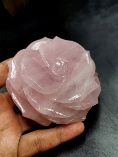 Rose Flower carving in Rose Quartz hand carved  - crystal/gemstone/reiki/chakra/healing - ONE PIECE ONLY - 3.5 inches and 465 gms (1.02 lb)
