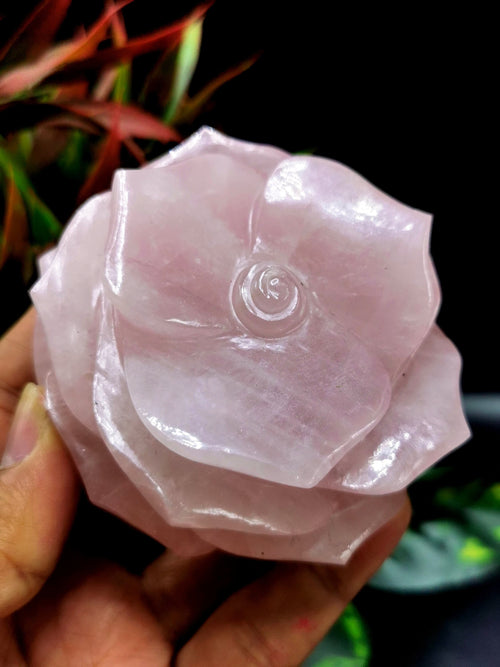 Rose Quartz gemstone / crystal hand carved rose flower carvings - crystal/gemstone/reiki/chakra/healing - ONE PIECE ONLY - 3.5 inches and 370 gms (0.81 lb)