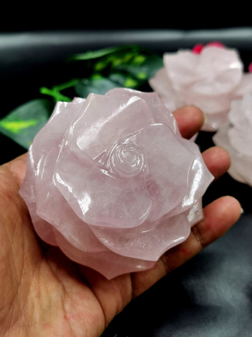 Rose Quartz gemstone / crystal hand carved rose flower carvings - crystal/gemstone/reiki/chakra/healing - ONE PIECE ONLY - 3.5 inches and 370 gms (0.81 lb)