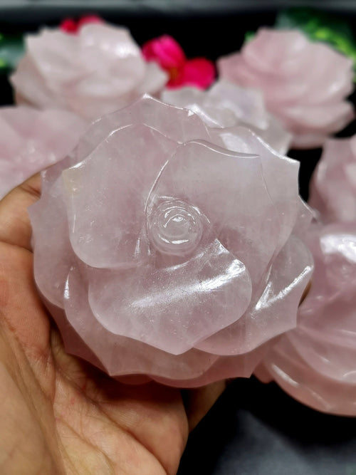 Rose Quartz gemstone / crystal hand carved rose flower carvings - crystal/gemstone/reiki/chakra/healing - ONE PIECE ONLY - 3.5 inches and 370 gms (0.81 lb)