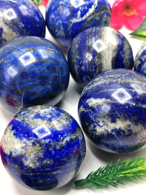 Natural Lapis Lazuli stone sphere/ball - Energy/Reiki/Crystal Healing - 2.5 in (6.25 cms) diameter and 250 gms - ONE PIECE ONLY