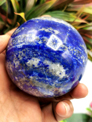 Large natural Lapis Lazuli stone sphere/ball - Energy/Reiki/Crystal Healing - 3 in (7.5 cms) diameter and 520 gms (1.14 lb) - ONE PIECE ONLY