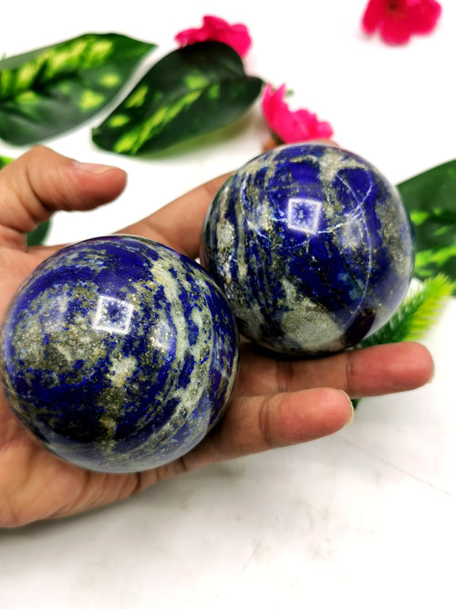 Amazing natural Lapis Lazuli stone sphere/ball - Energy/Reiki/Crystal Healing - 2.5 in (6.25 cms) diameter and 440 gms - ONE PIECE ONLY