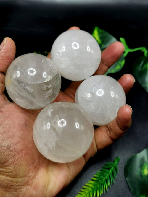 Amazing natural Clear Quartz stone sphere/ball - Energy/Reiki/Crystal Healing - 2 in (5 cms) diameter and 140 gms - ONE PIECE ONLY