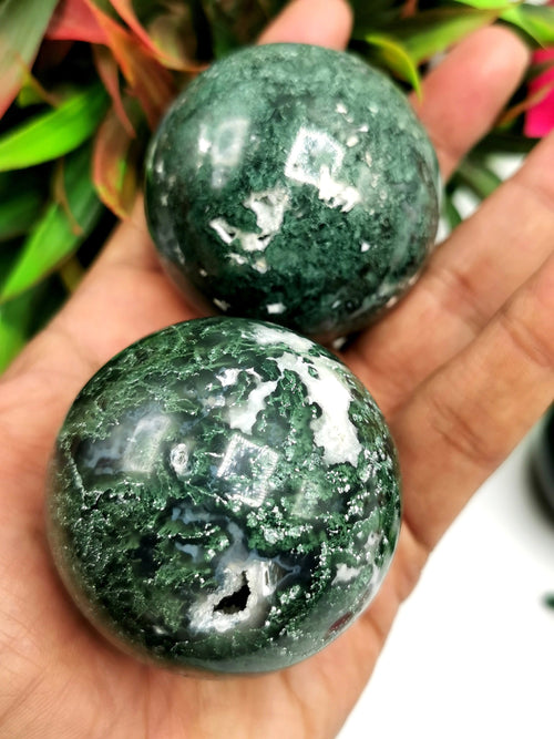 Moss Agate sphere/ball - 2 in (5 cms) diameter and 175 gms (0.385 lb) - ONE PIECE ONLY
