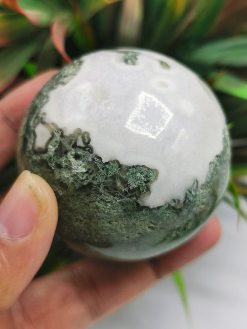 Sphere - Moss Agate stone - Crystal Healing - 2.5 inches (6.25 cms) diameter and 245 gms (0.54 lb)