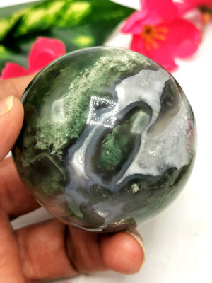 Spheres - Amazing natural Moss Agate stone sphere/ball - Energy/Reiki/Crystal Healing - 2.5 inches (6.25 cms) diameter and 240 gms (0.53 lb)