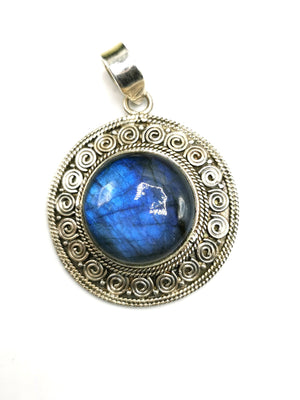 Exquisite Labradorite Pendant in 925 Sterling Silver - gemstone/crystal jewelry | Valentines Day Gift / Wedding/Anniversary/Birthday gift