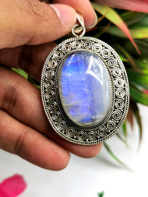 Exquisite rainbow moonstone pendant in 925 sterling silver - gemstone/crystal gift |Mother's Day/engagement/wedding/anniversary/birthday gift