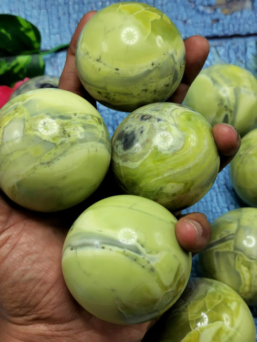 Awesome Serpentine stone sphere/ball - Energy/Reiki/Crystal Healing - 2.5 inch diameter and 215 gms (0.47 lb) -ONE PIECE ONLY