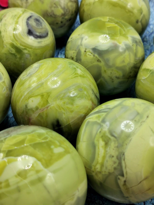 Awesome Serpentine stone sphere/ball - Energy/Reiki/Crystal Healing - 2.5 inch diameter and 215 gms (0.47 lb) -ONE PIECE ONLY