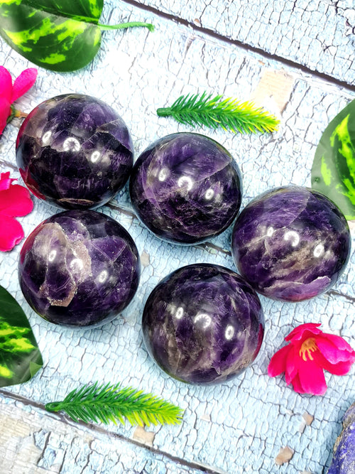 Handmade ball in amethyst stone - 2 inches diameter and 215 gms (0.47 lb) - ONE PIECE ONLY