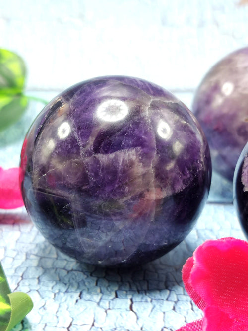 Handmade ball in amethyst stone - 2 inches diameter and 215 gms (0.47 lb) - ONE PIECE ONLY
