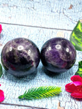 Sphere handmade in Amethyst gemstone - Energy/Reiki/Crystal Healing - 2.5 inches diameter and 325 gms (0.72 lb) - ONE PIECE ONLY