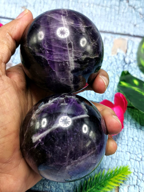 Sphere handmade in Amethyst gemstone - Energy/Reiki/Crystal Healing - 2.5 inches diameter and 325 gms (0.72 lb) - ONE PIECE ONLY