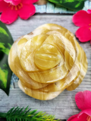 Flower carving in Yellow Aragonite - rose 2.6 inch and 175 gms (0.38 lb)