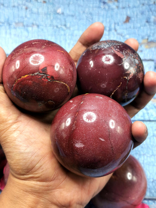 Sphere made in mookaite jasper gemstone - Energy/Reiki/Crystal Healing - 2.5 inch diameter and 310 gms (0.68 lb) - ONE PIECE ONLY