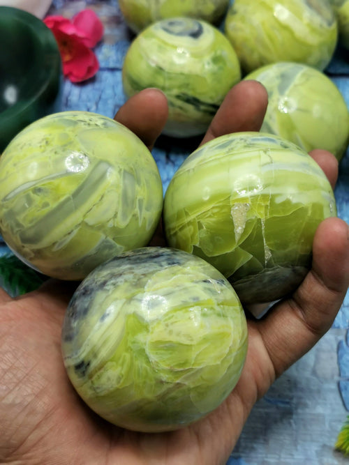 Awesome Serpentine stone sphere/ball - Energy/Reiki/Crystal Healing - 2.5 inch diameter and 215 gms (0.47 lb) -ONE PIECE ONLY