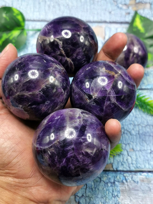 Handmade ball in amethyst stone - 2 inches diameter and 215 gms (0.47 lb) - ONE PIECE ONLY