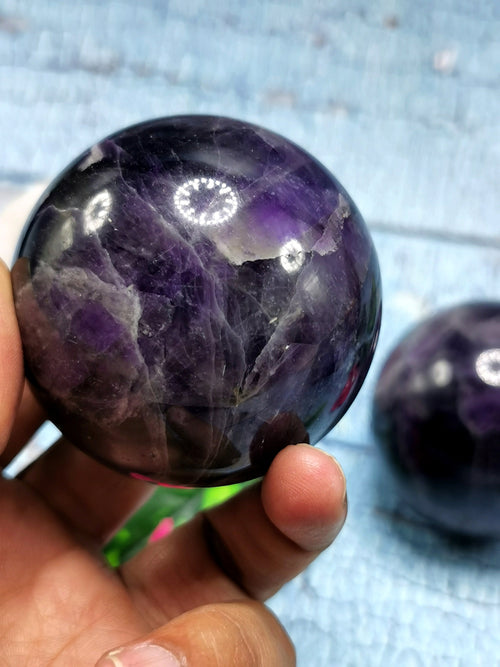 Sphere handmade in Amethyst gemstone - Energy/Reiki/Crystal Healing - 2.5 inches diameter and 325 gms (0.72 lb) - ONE PIECE ONLY