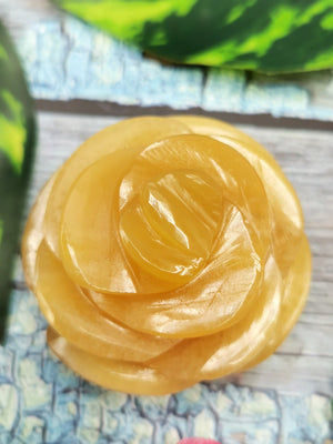 Yellow Aragonite hand carved rose flower carvings - crystal/gemstone/reiki/chakra - ONE PIECE ONLY - 1.8 inch and 95 gms (0.21 lb)