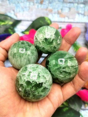 Natural green fluorite stone sphere/ball - Energy/Reiki/Crystal - 1.5 inches (3.75 cms) diameter and 100 gms - ONE PIECE ONLY