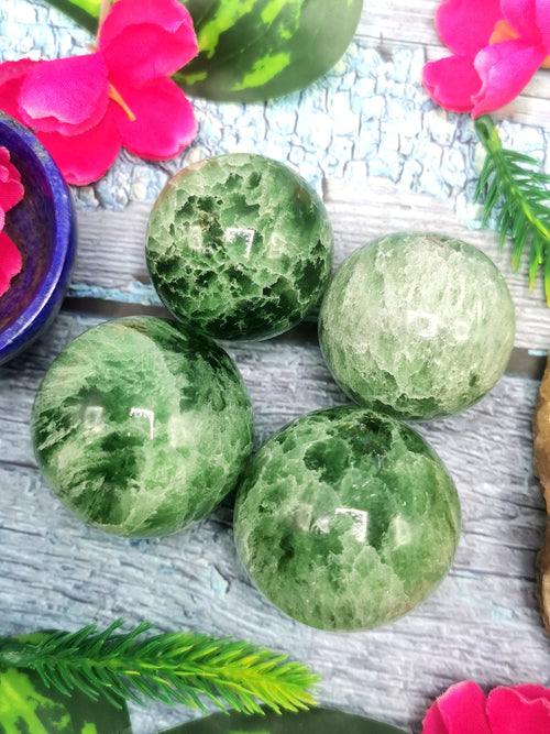 Natural green fluorite stone sphere/ball - Energy/Reiki/Crystal - 1.5 inches (3.75 cms) diameter and 100 gms - ONE PIECE ONLY