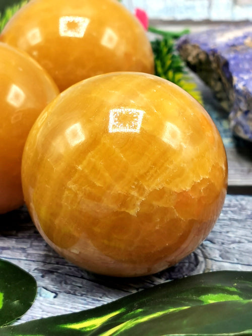 Natural yellow calcite stone sphere/ball - Energy/Reiki/Crystal - 2 inches (5 cms) diameter and 145 gms (0.32 lb) - ONE PIECE ONLY