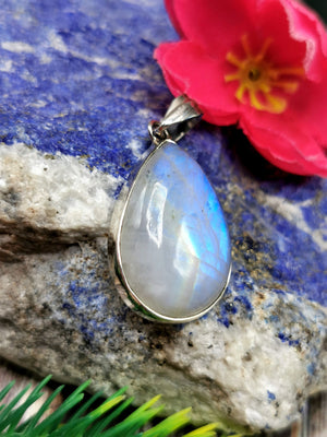 Pendant made in rainbow moonstone with 925 sterling silver - gemstone/crystal gift |Mother's Day/engagement/wedding/anniversary/birthday gift