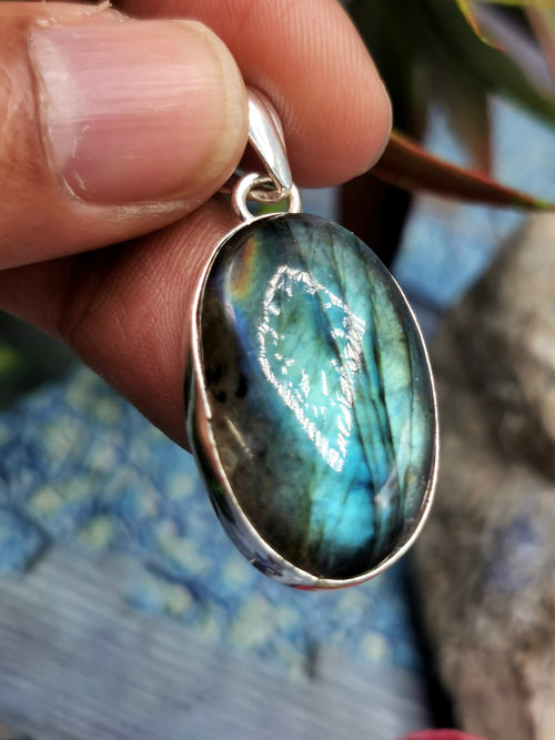 Exquisite Labradorite Pendant in German Silver - crystal/gemstone jewelry| Mother's Day/birthday/engagement/wedding/anniversary gift